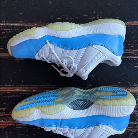 Air Jordan retro 11 low sneakers, university blue women's US size 5.5 Y - Picture 4 of 7